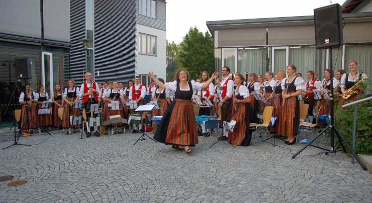 Sommerserenade der Blaskapelle Isen in Lengdorf